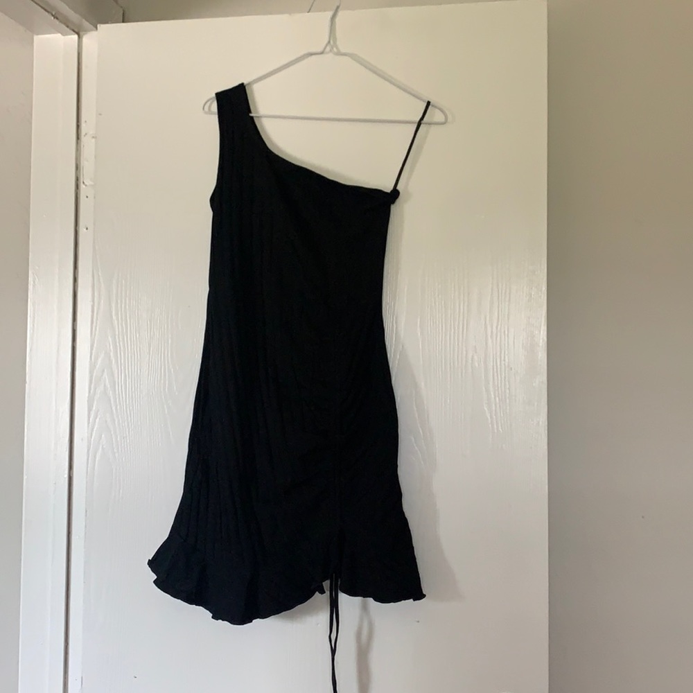 One shoulder midi dress with roughing tie